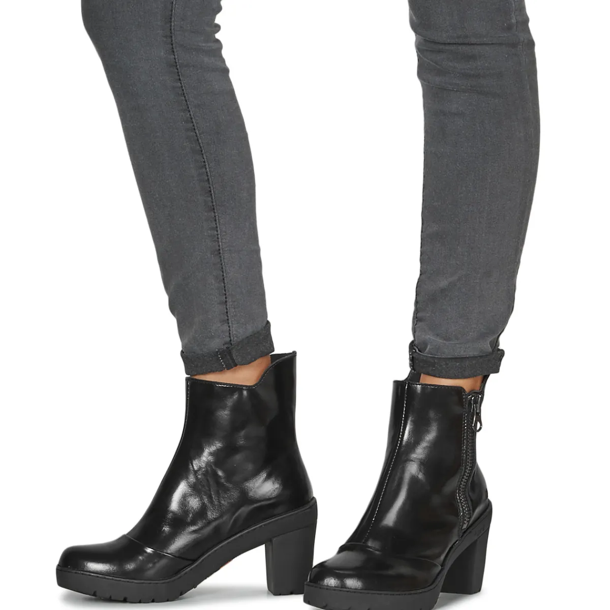 New Art - TRAVEL Noir