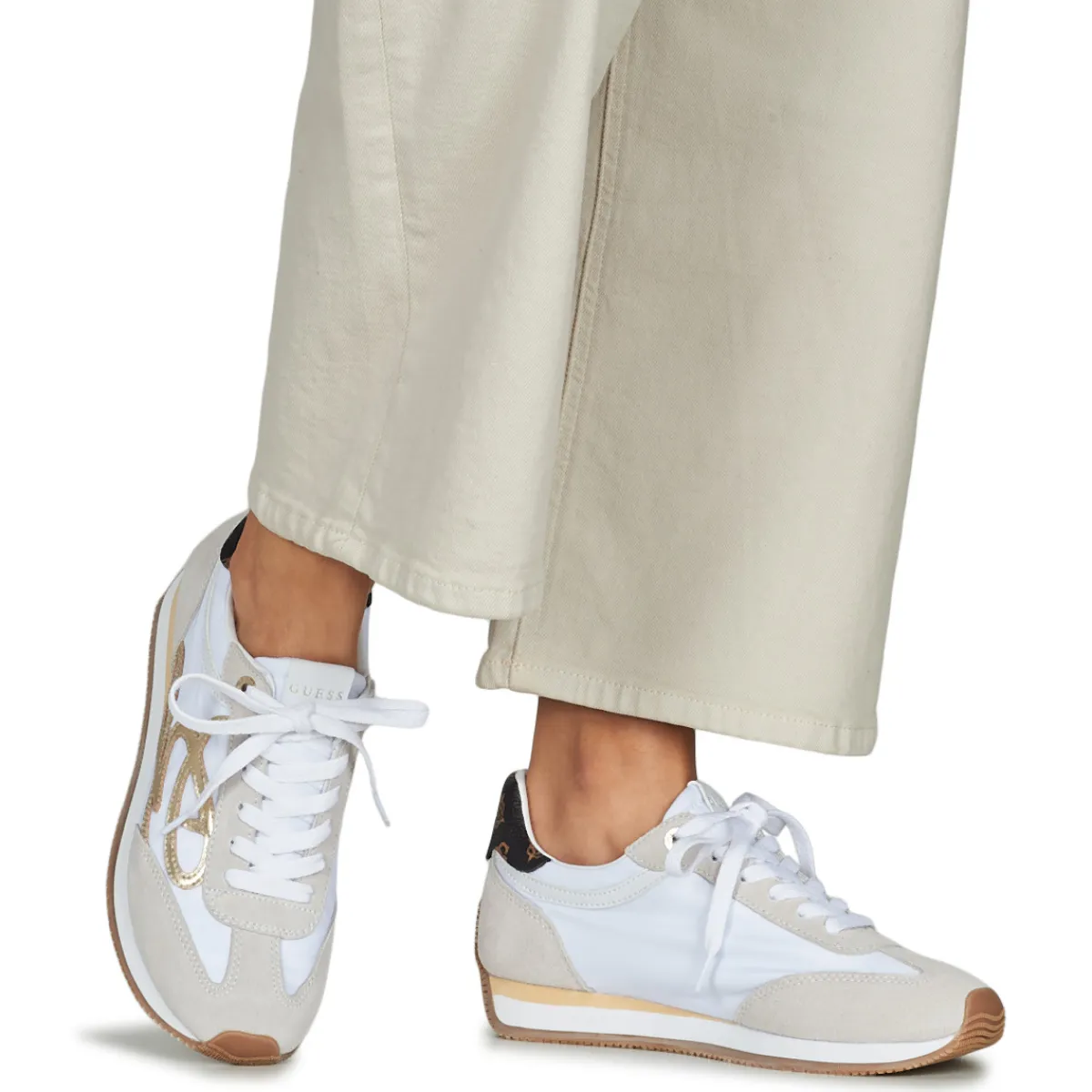 Outlet Guess - SKROLL