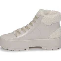 Hot Melissa - FLUFFY SNEAKER AD