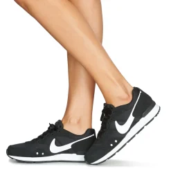 New Nike - VENTURE RUNNER